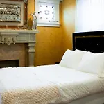 Chateau Connellsville Art Deco Suite
