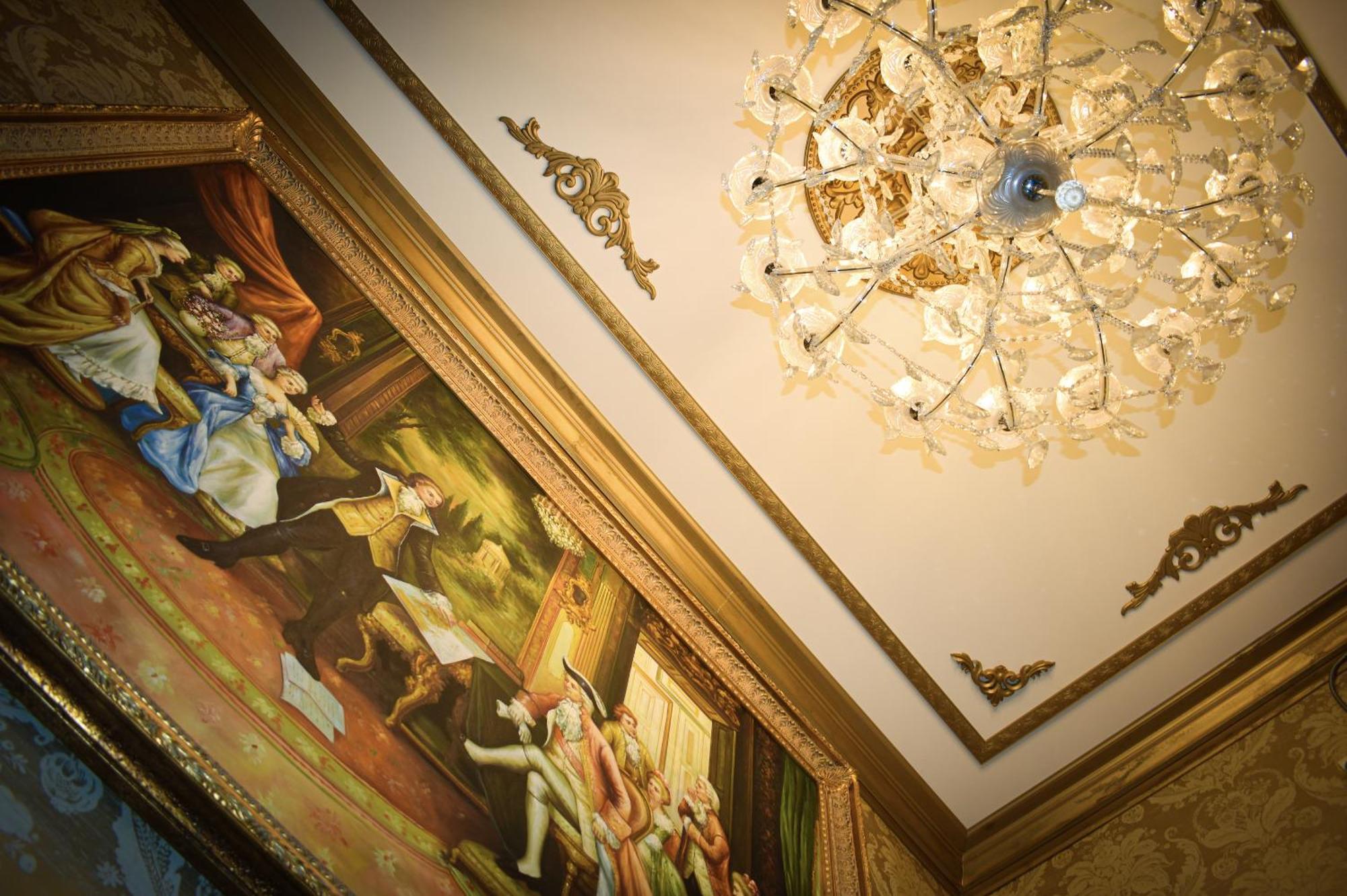 Chateau Art Deco Hotel